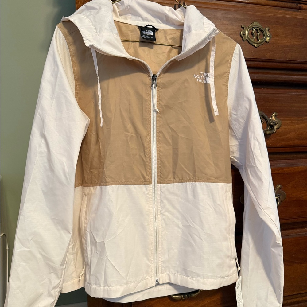 The North Face Women's Beige and White lightweight shell